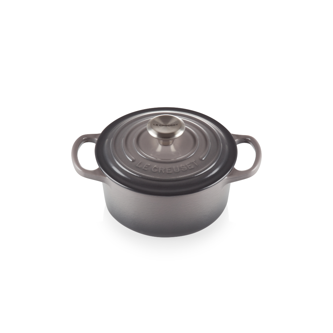 Mini Round Cocotte with Gold Heart Knob Matte Black 000 | Le Mini Round Cocotte with Gold Heart Knob Matte Black 000 | Le