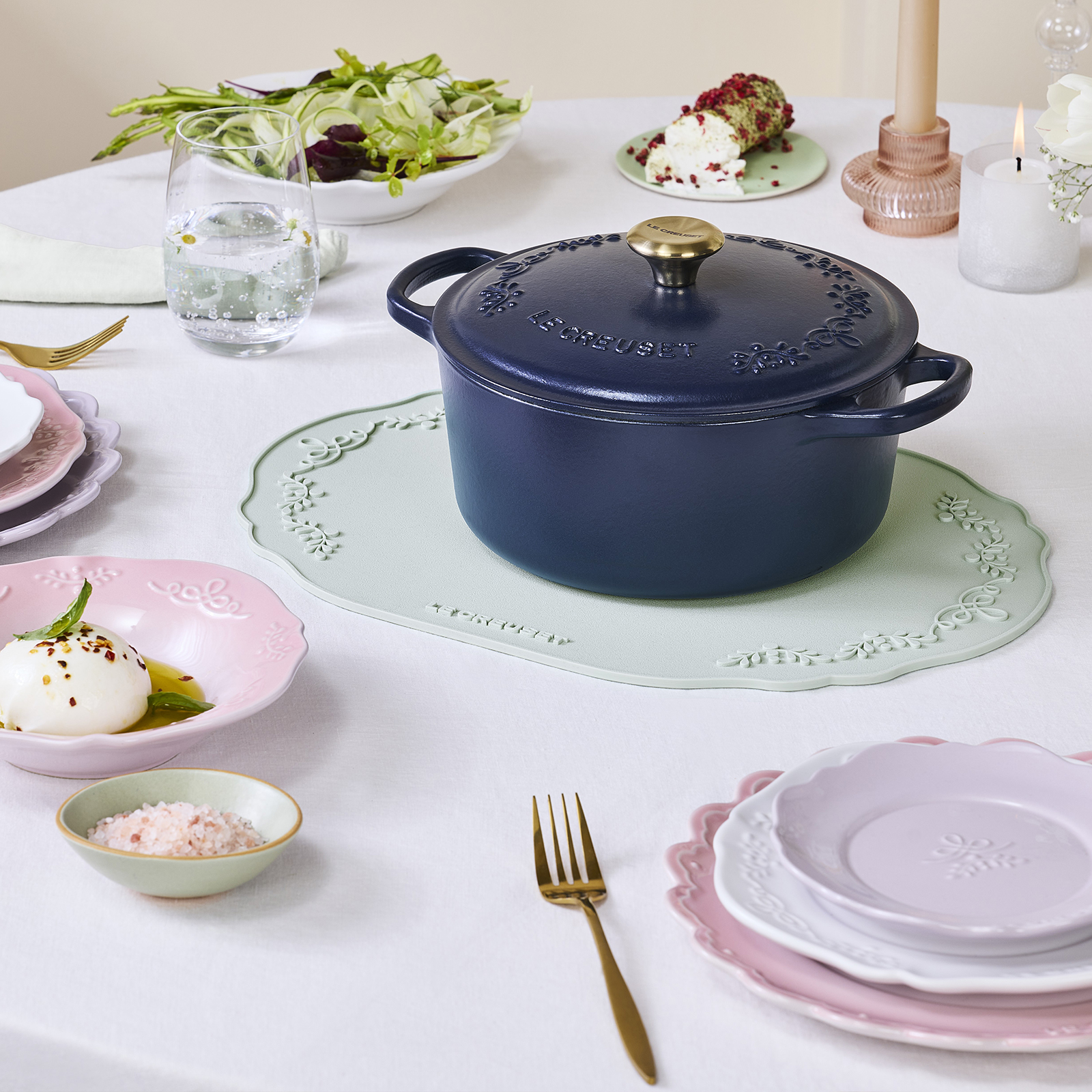 Eternity Lace Round Casserole 22cm Navy + Set of 4 Tableware Special Set