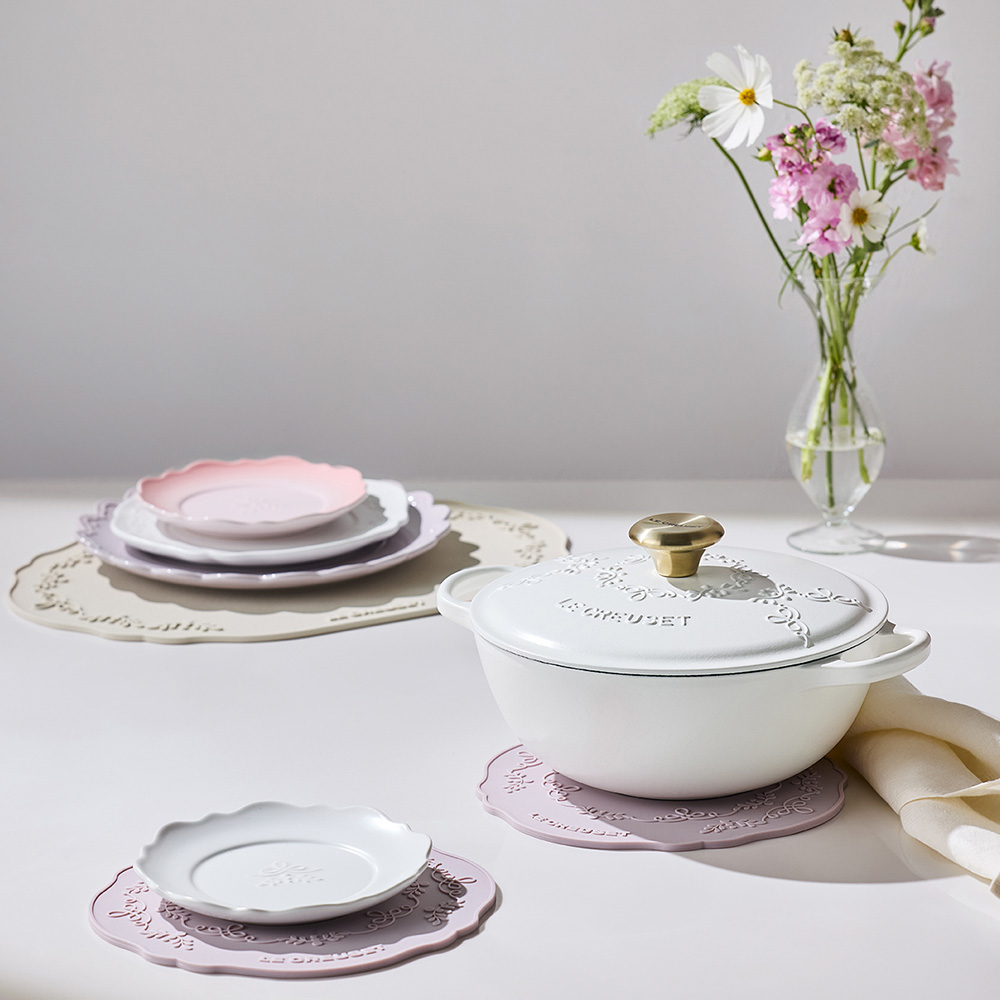 Eternity Lace Silicone Round Trivet image number 1