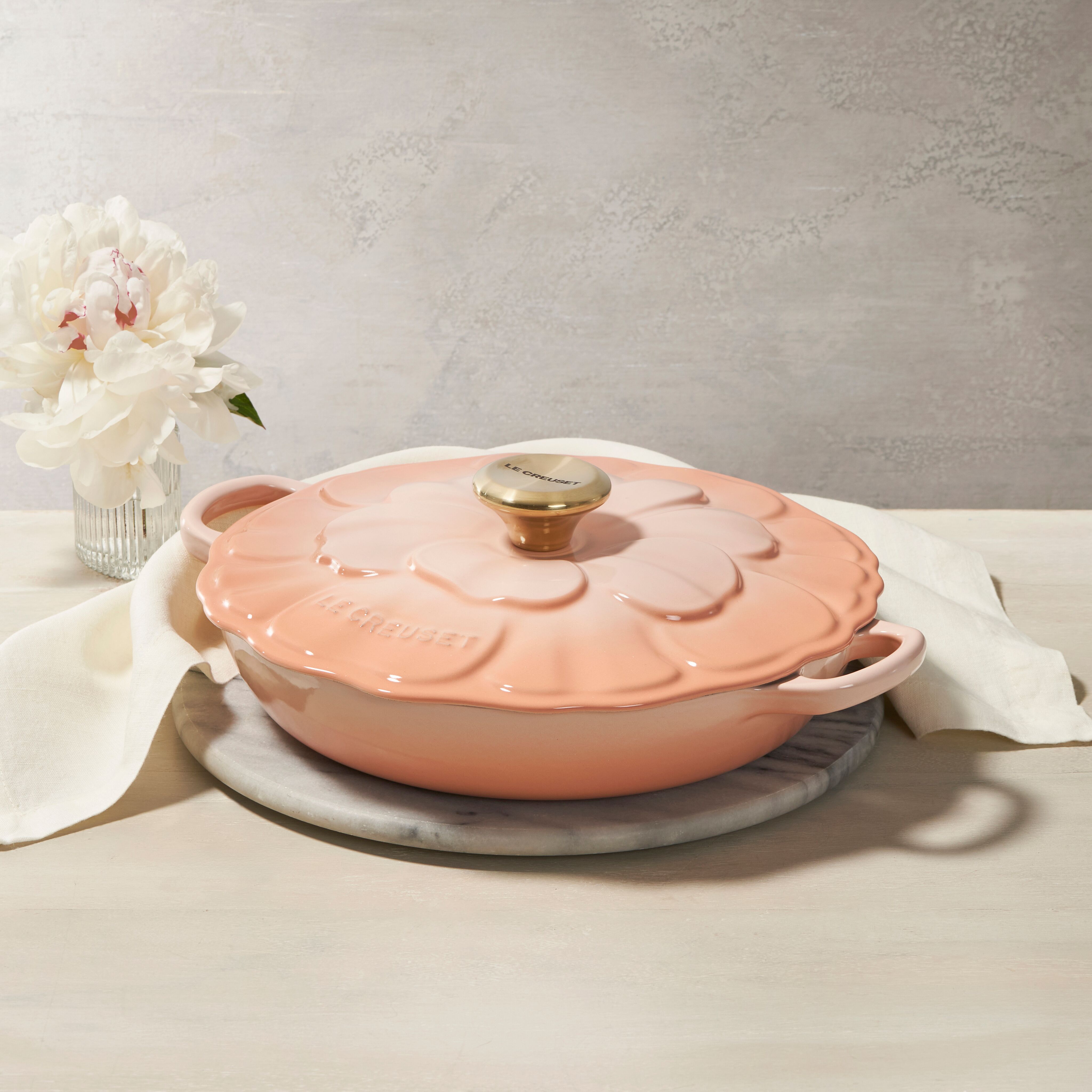Petal Buffet Casserole (Light Gold Knob) image number 5