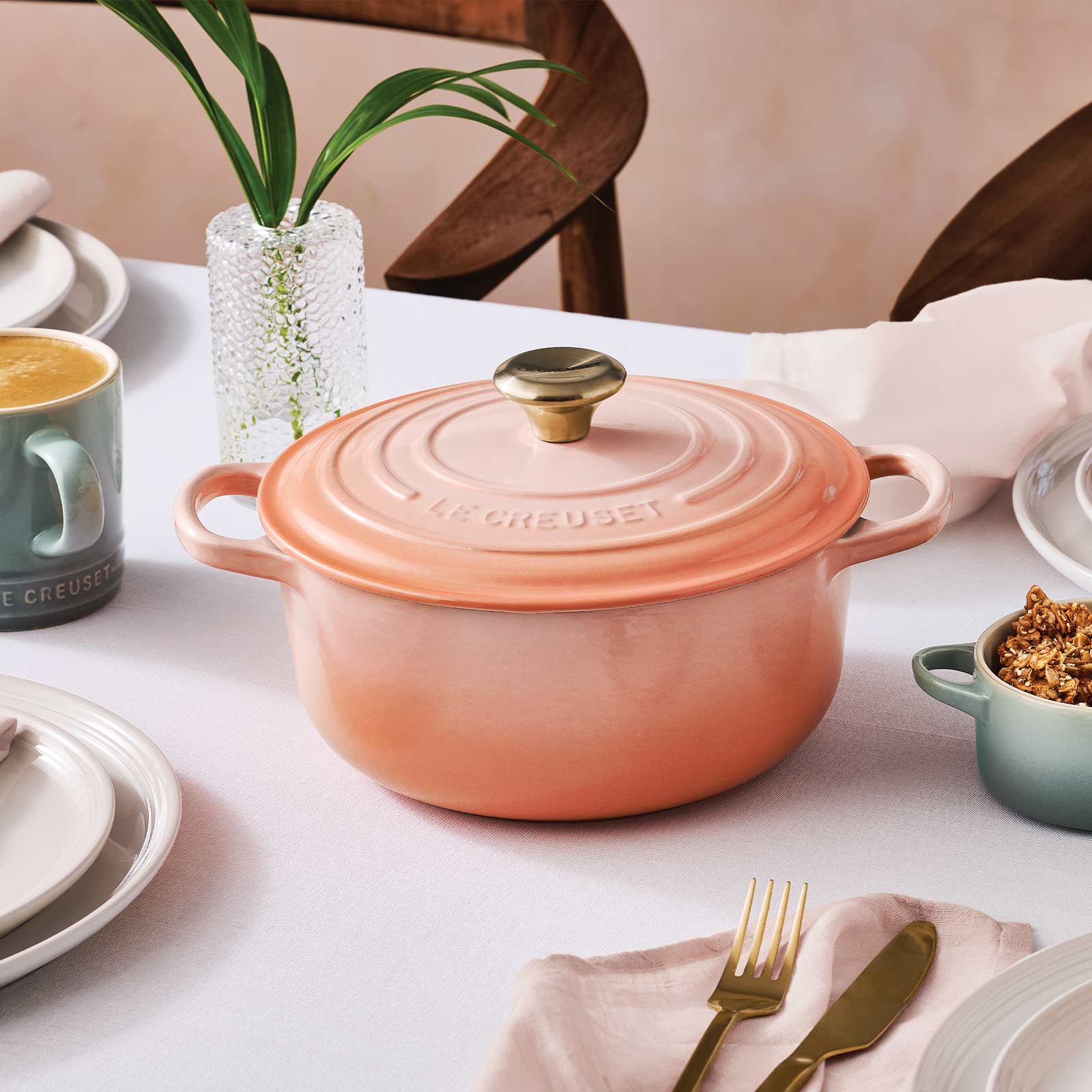 Round Casserole (Light Gold Knob) image number 0