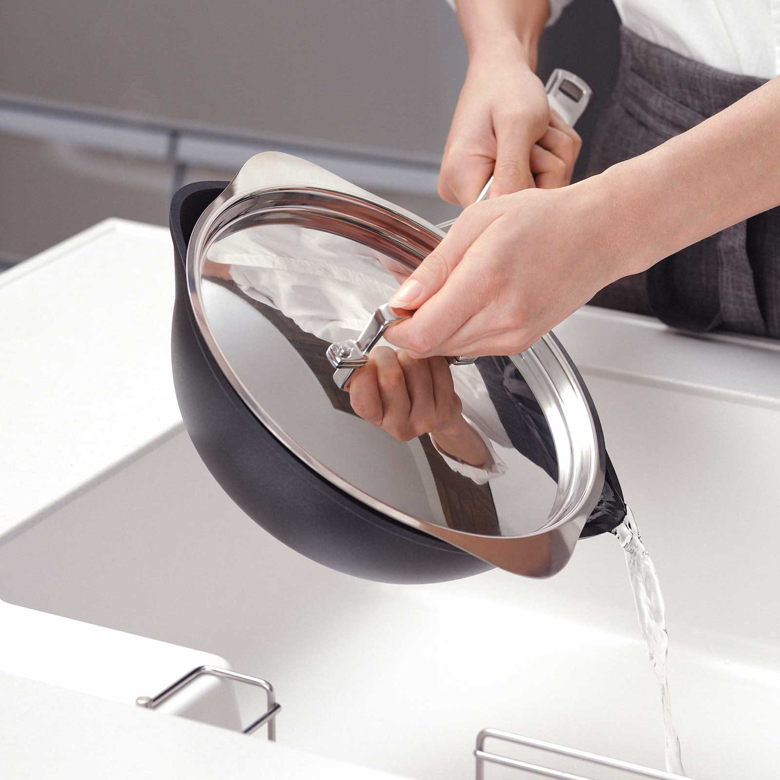 Toughened Non-Stick Chef Pan with Stainless Steel Lid image number 8