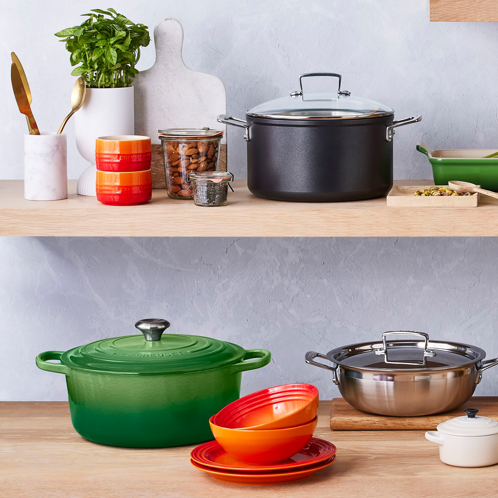 Toughened Non-Stick Casserole 20cm with Lid 3.8L | Le Creuset Hong