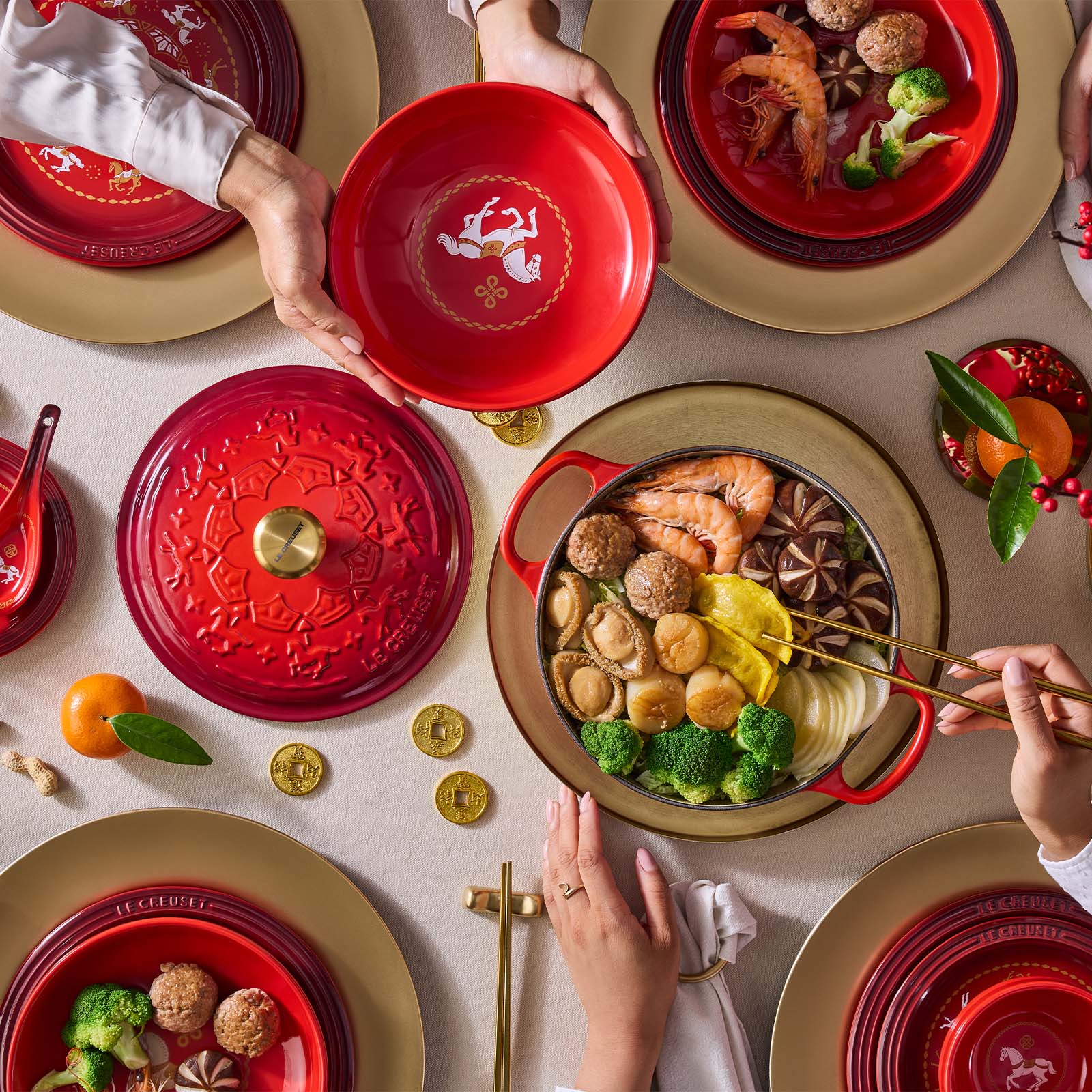 Carousel Round Casserole (Gold Knob) image number 5