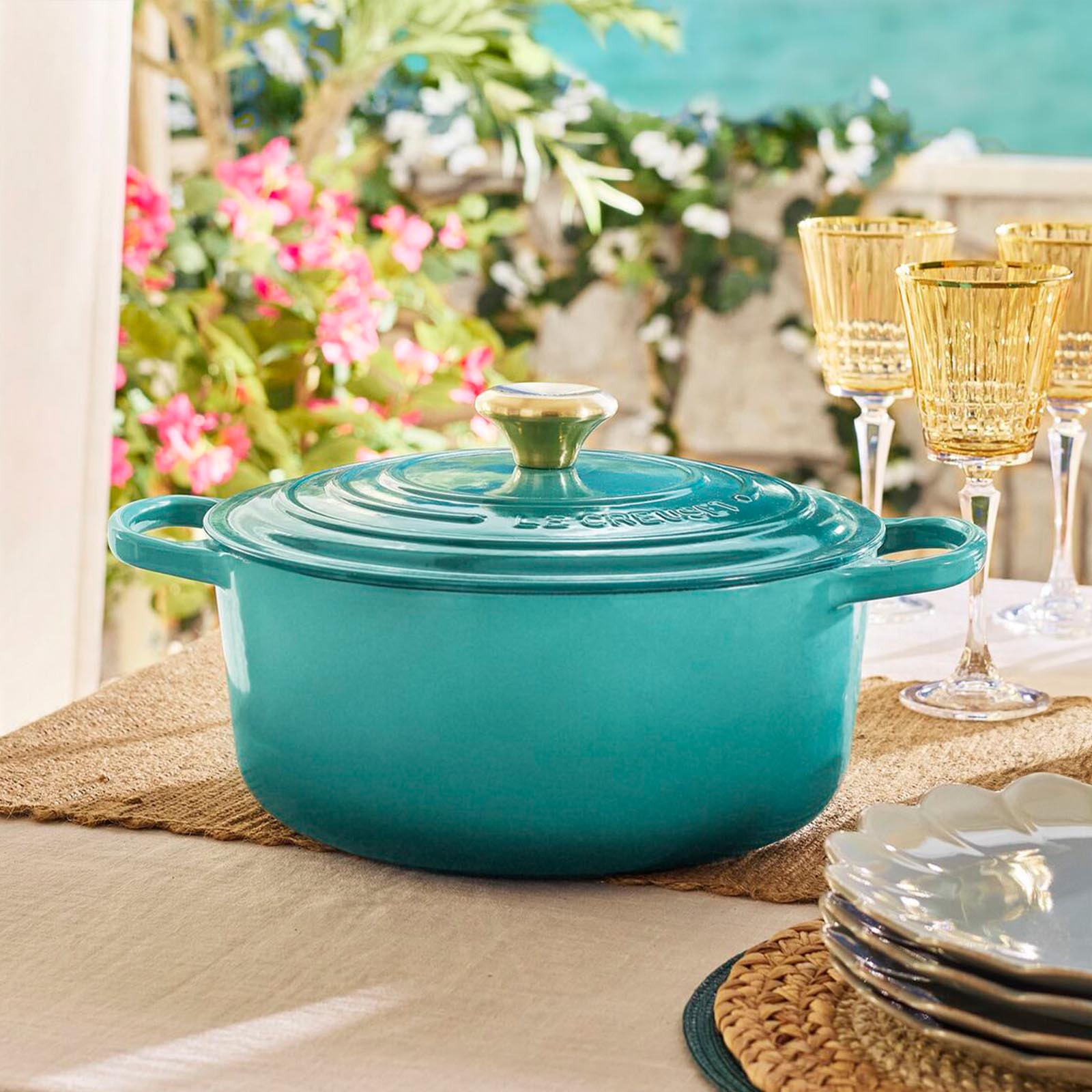 Round Casserole (Light Gold Knob) image number 5