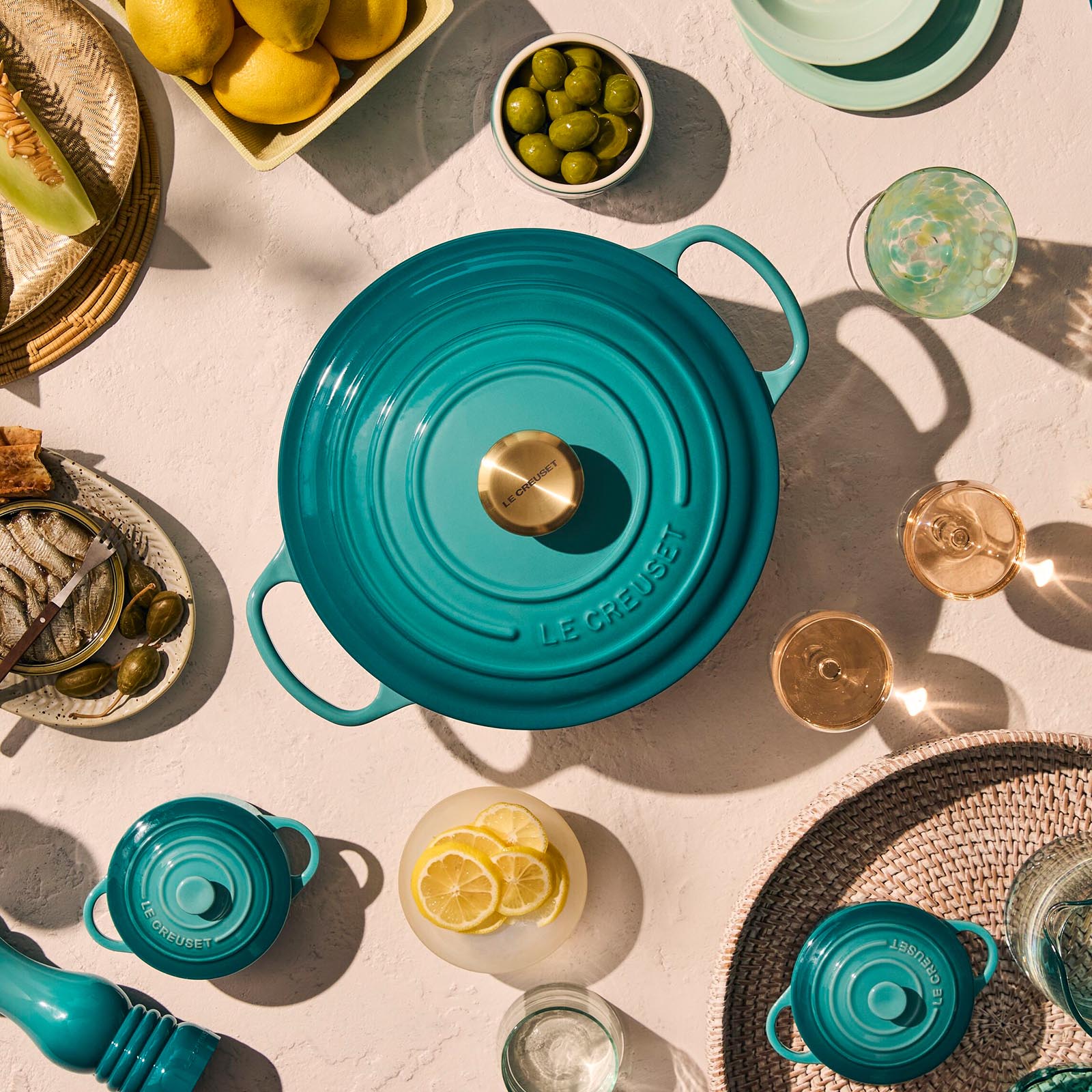 Round Casserole (Light Gold Knob) image number 6