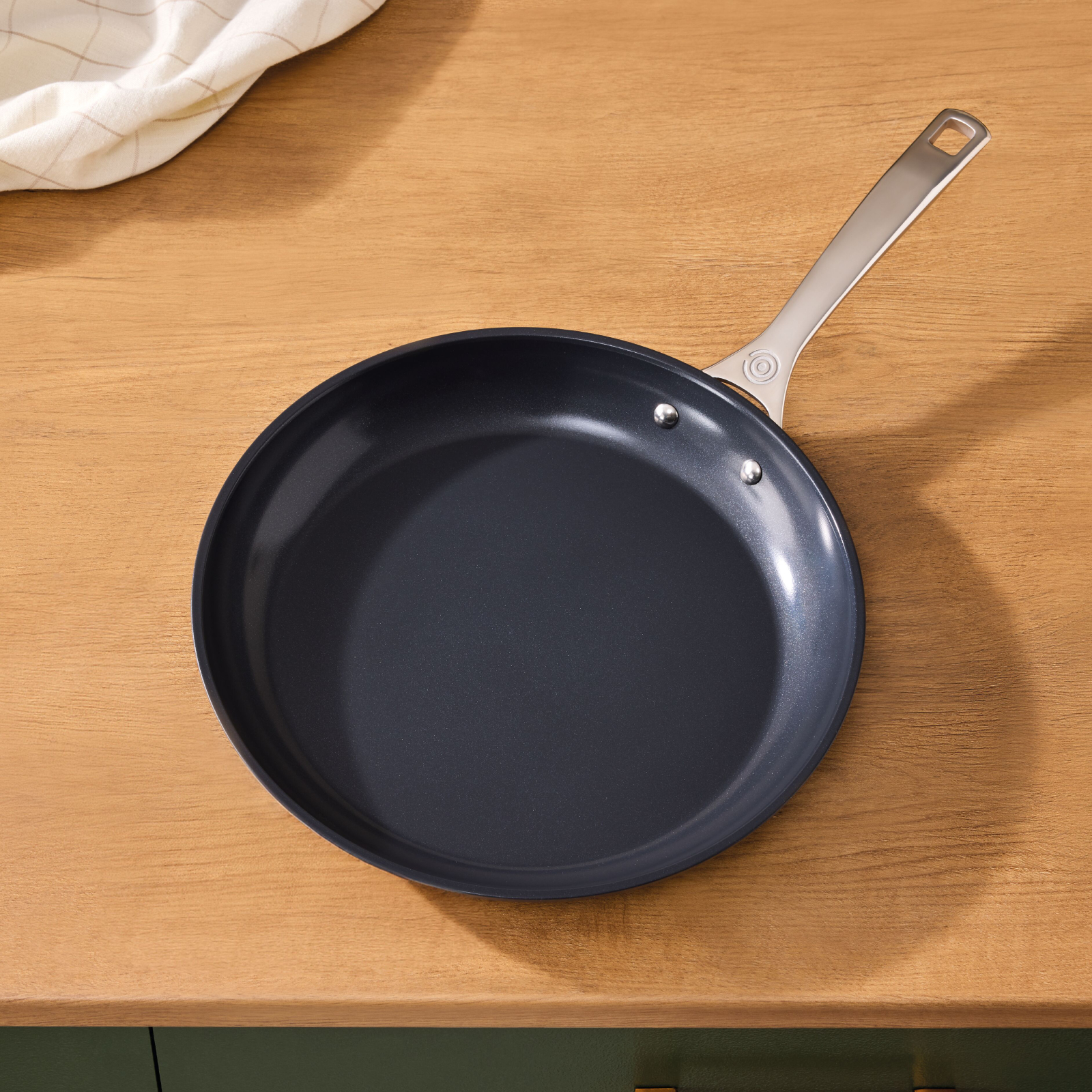 Essential Non-stick Ceramic Frying Pan image number 7