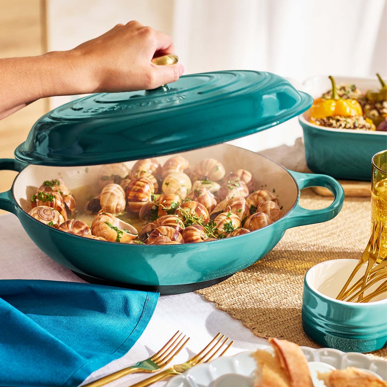 Buffet Casserole (Light Gold Knob) image number 5