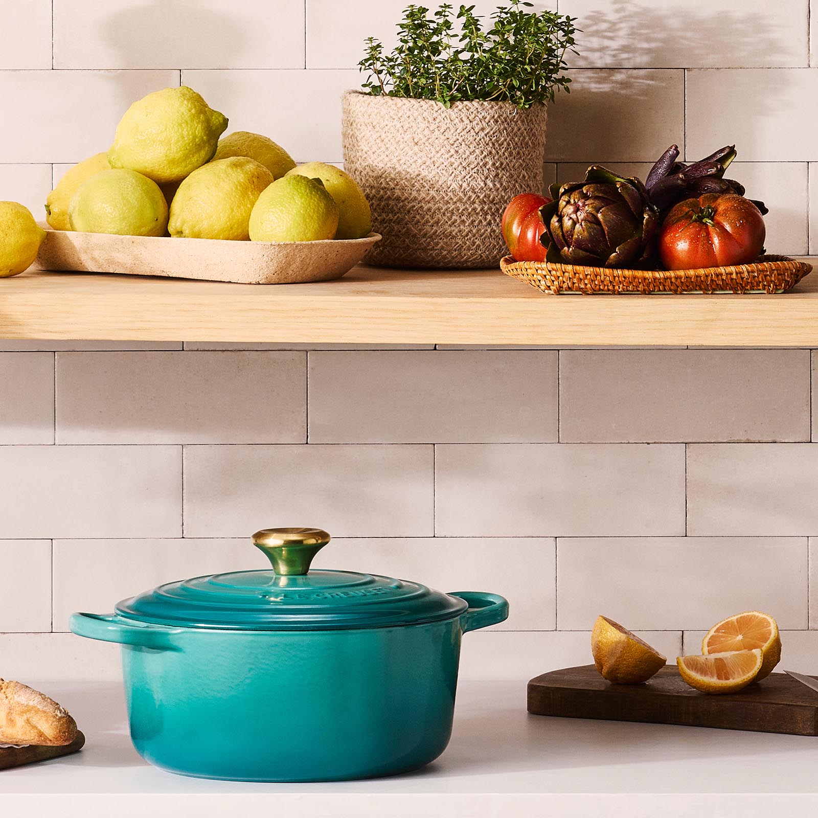 Round Casserole (Light Gold Knob) image number 7