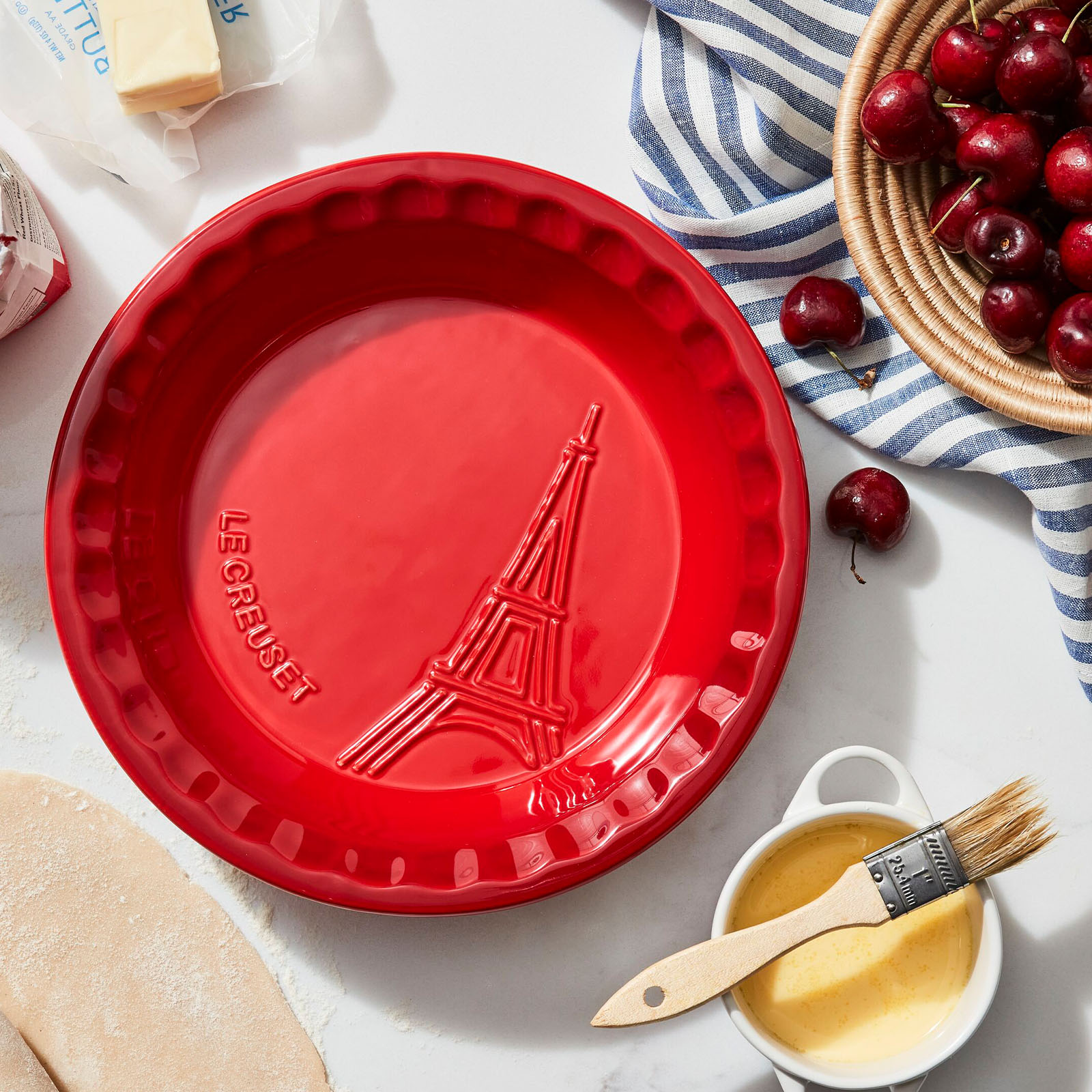 Eiffel Tower Pie Dish image number 0