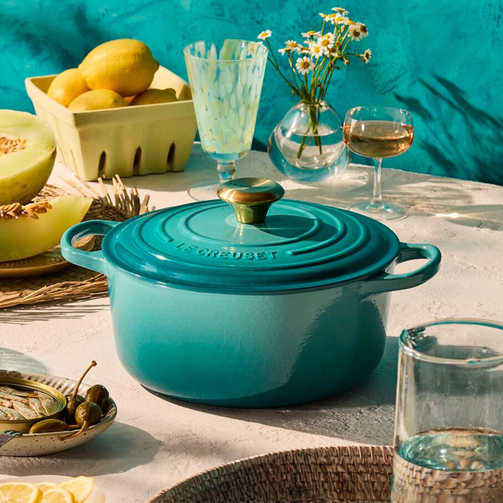 Round Casserole (Light Gold Knob) image number 5