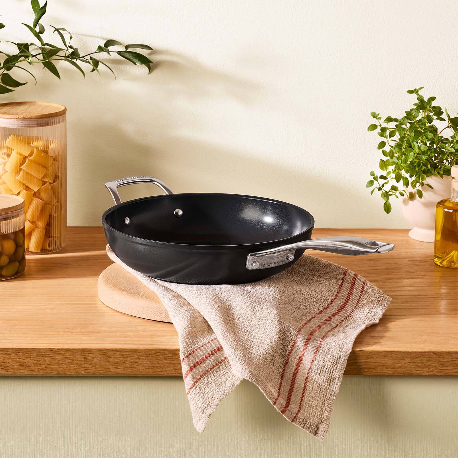 Essential Non-Stick Ceramic Deep Frying Pan image number 4