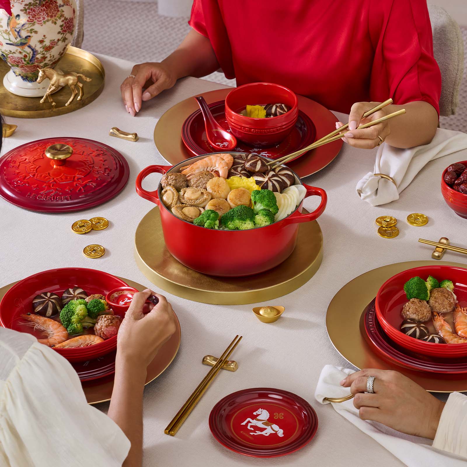 Carousel Round Casserole (Gold Knob) image number 6