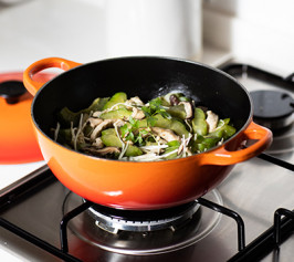 雙菇瘦肉條炒苦瓜絲